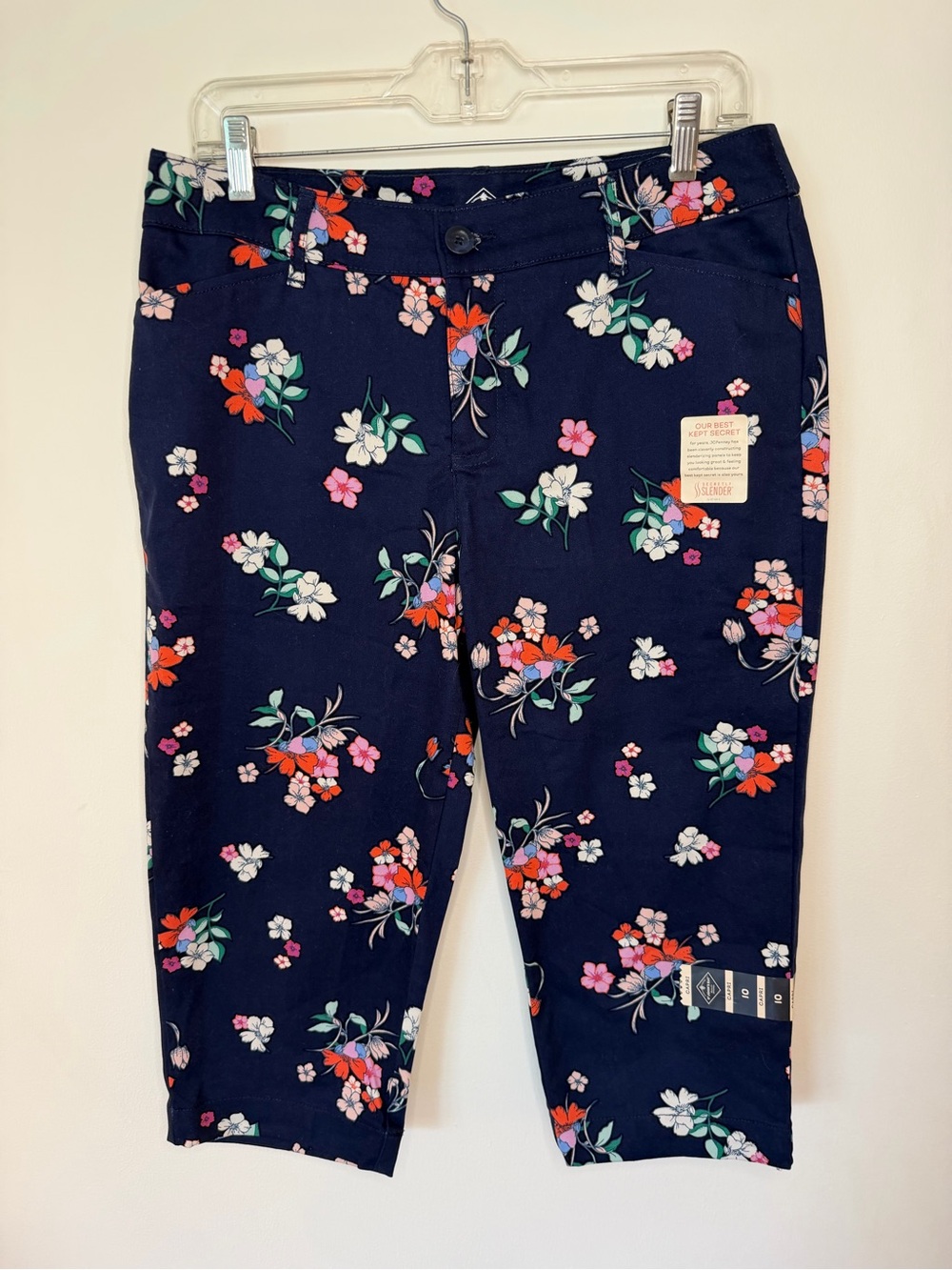 St. John's Bay Navy Floral Pull-On Shorts NWT size 10 knee leggings coastal cozy